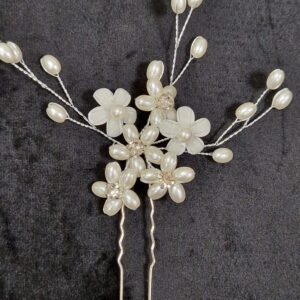 4. Silverfärgat Hårsmycke, vita små blommor & pärlor