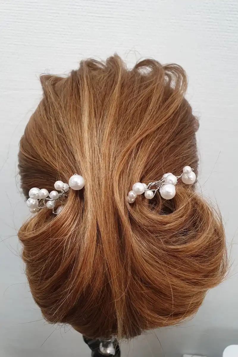 Håruppsättningar i Göteborg med elegant styling för bröllop, bal och fest anpassad efter din stil